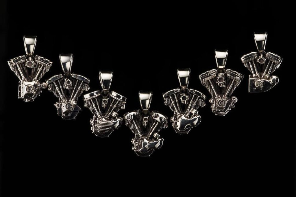 ハーレーのエンジンモチーフにしたペンダント